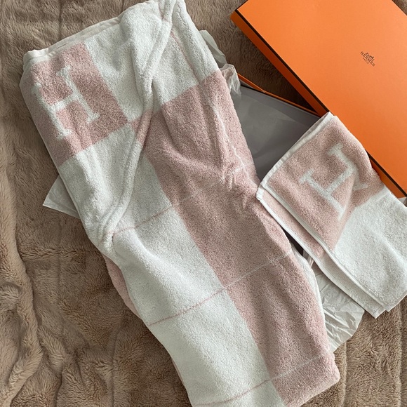 Hermes Baby - Hooded pink and white towel set NEW - Picture 7 of 7